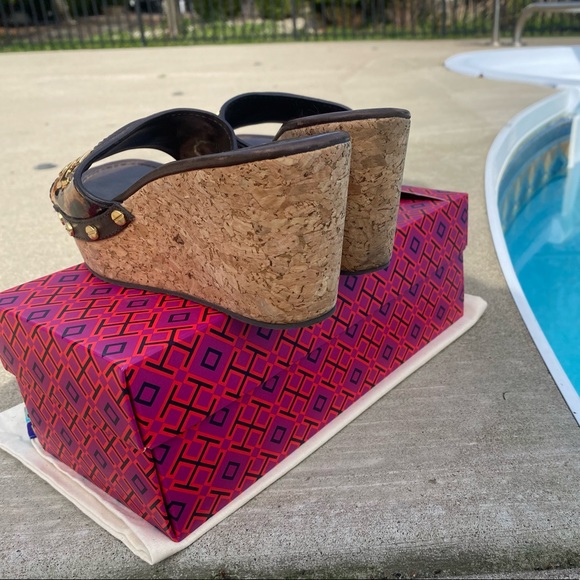 Tory Burch Patent Leather Tortoise Slides (Size 7.5) - Picture 3 of 6